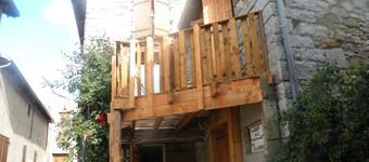 LARGE MOUNTAIN VILLAGE HOUSE