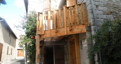 LARGE MOUNTAIN VILLAGE HOUSE