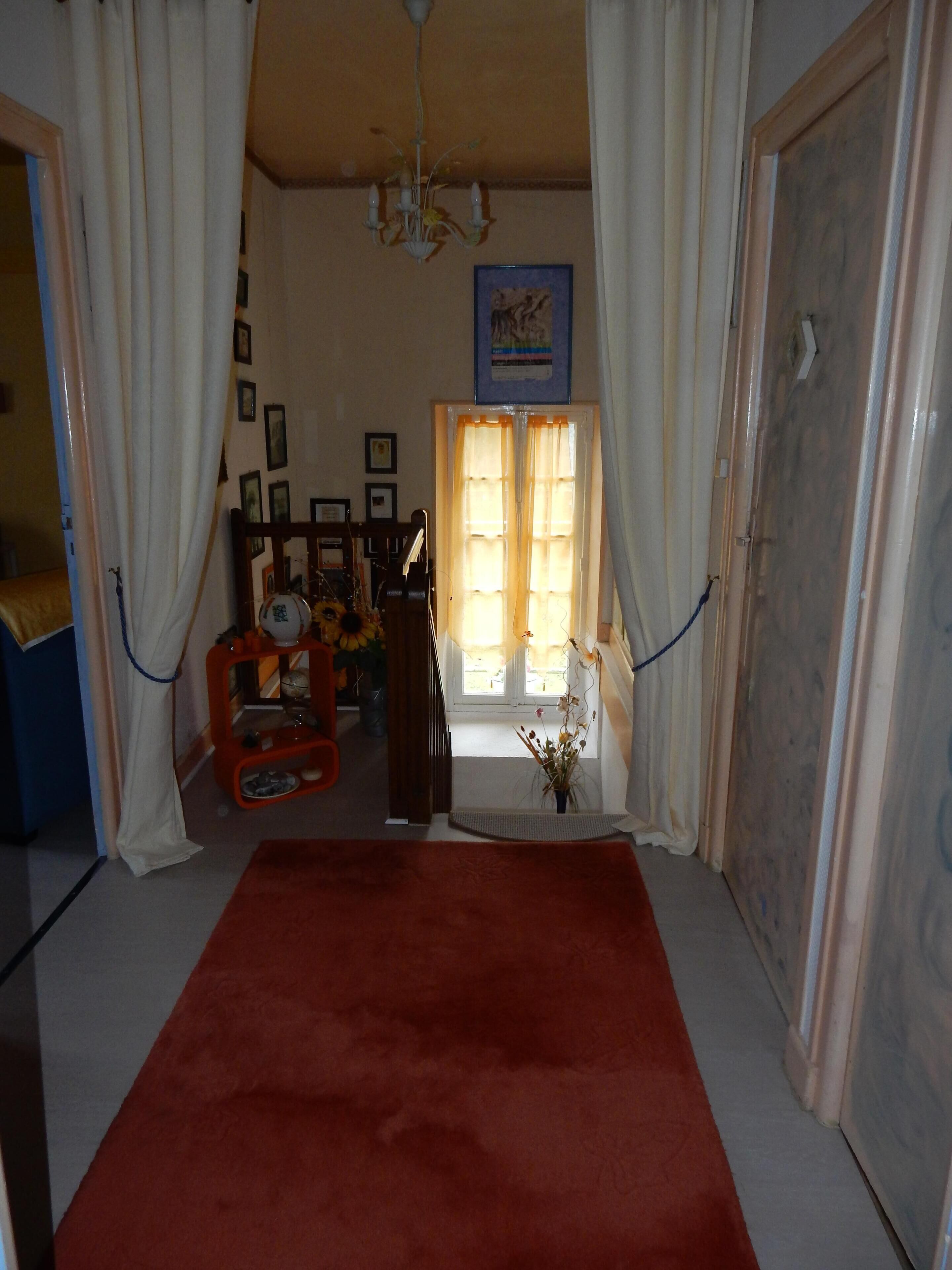 2 bedrooms, iron/ironing board, WiFi