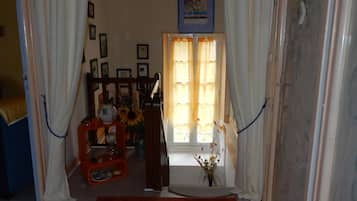 2 bedrooms, iron/ironing board, WiFi