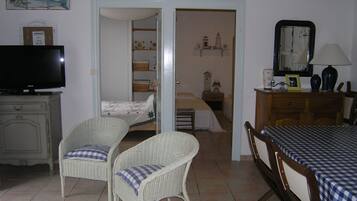 2 chambres, fer et planche Ă repasser