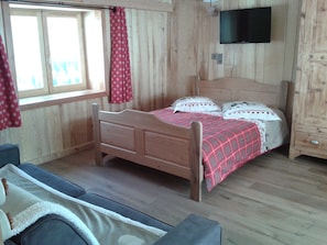 2 bedrooms, free WiFi, bed sheets - Typical Savoyard chalet with roof shingles, tufa walls and foist (La Plagne Tarentaise)
