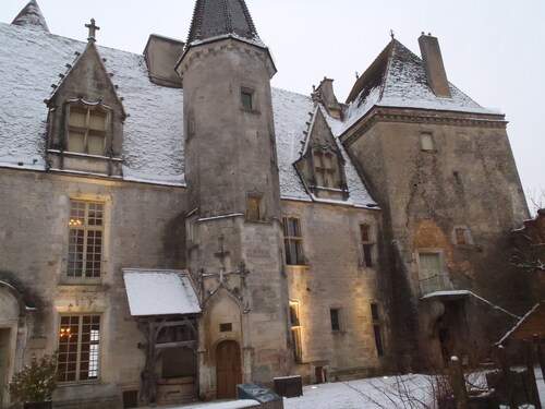 Cottage of 130 m2 located 20 'from Beaune on the 1st floor of an old house
