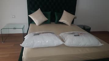 2 bedrooms, iron/ironing board, Internet, bed sheets