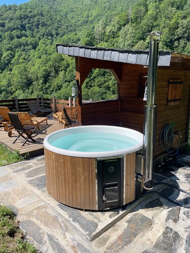 Petit Gîte-Maison sur propriété de 5 ha, piscine, sauna,salle sport,chevaux,ân