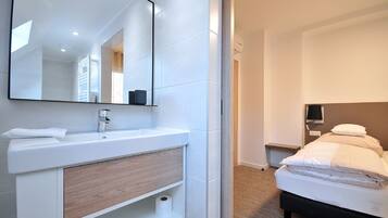 6 makuuhuonetta, silitysrauta/-lauta, vauvan matkasÀnky, ilmainen Wi-Fi