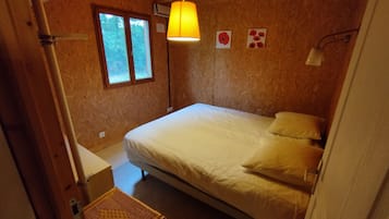 2 slaapkamers, een strijkplank/strijkijzer, reisbedje, wifi