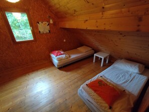 2 bedrooms, iron/ironing board, travel cot, WiFi