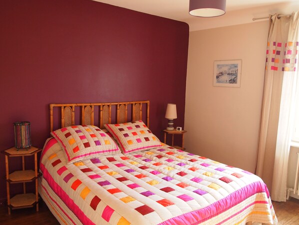 3 bedrooms, iron/ironing board, travel crib, free WiFi