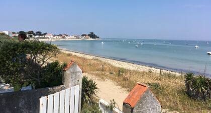 Beautiful farmhouse on large plot of land in Noirmoutier, near town center and sea