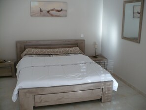 4 bedrooms, iron/ironing board, travel cot, free WiFi - Villa 500 m from the sea Gulf of Porto Vecchio, heated pool; absolute calm. (Porto-Vecchio)