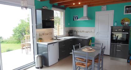 Maison  accĂšs directe Ă  la plage par le jardin.