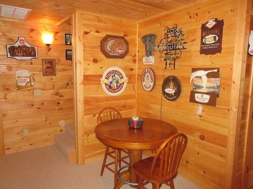 The B's Hive, 3 BR+Loft, 3-1/2 BA, Pool Table, Views