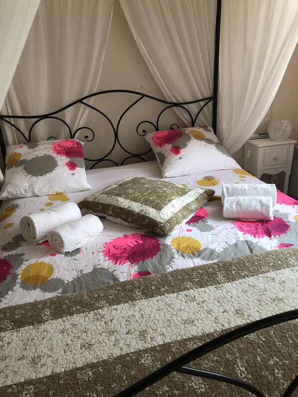 3 عدّة غرف نوم ومكواة/لوح كي وسرير سفر وواي فاي مجانًا