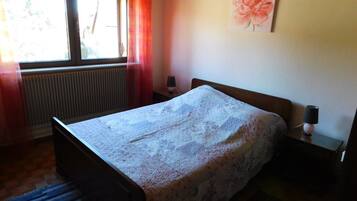 1 bedroom, iron/ironing board, bed sheets