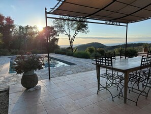 Outdoor dining - Top of villa air-conditioned private pool panoramic view (La Garde-Freinet)