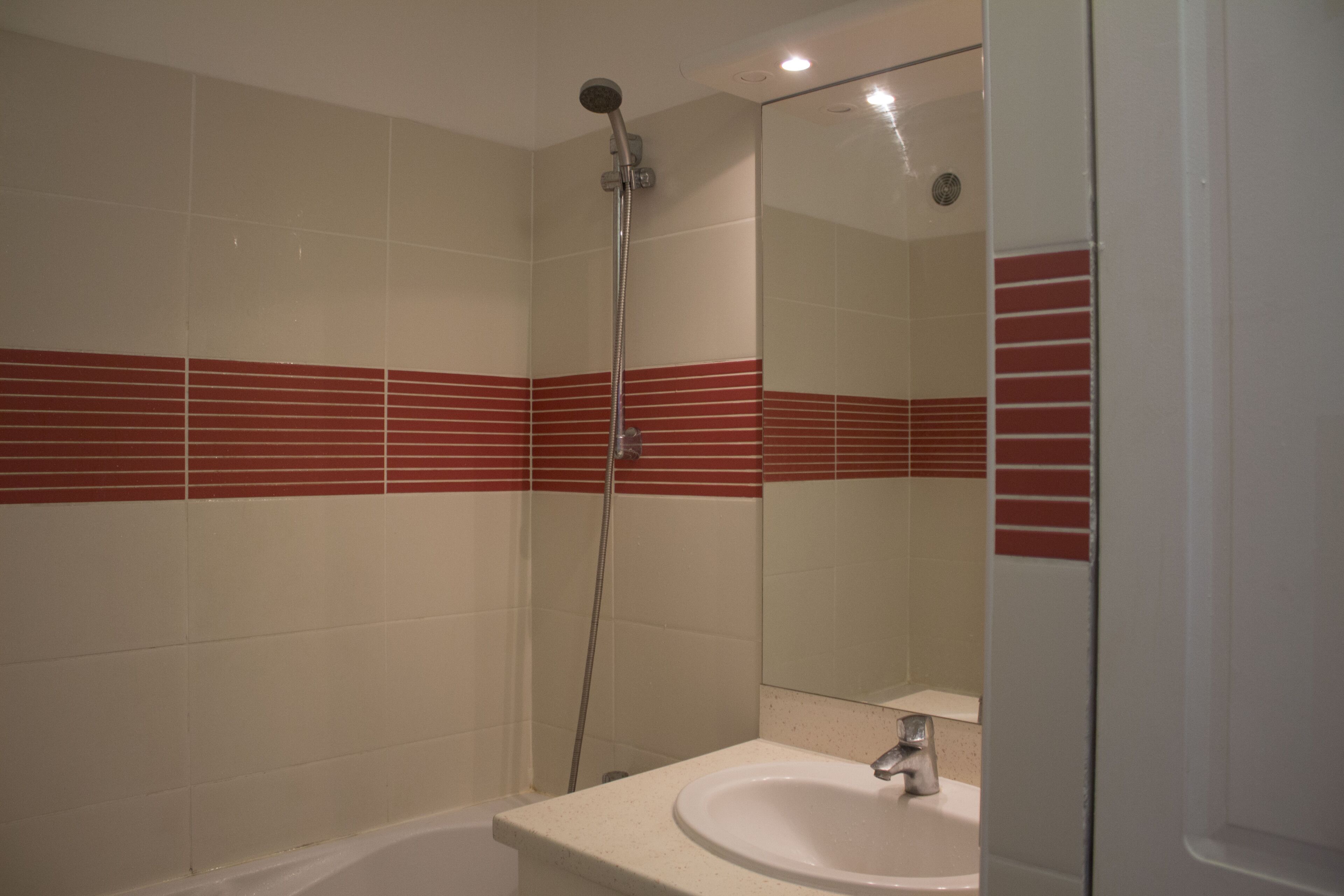 Baignoire, serviettes fournies