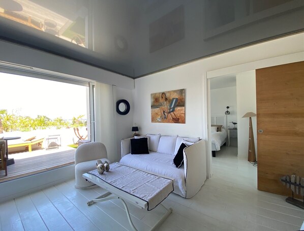 2 bedrooms, desk, iron/ironing board, travel cot