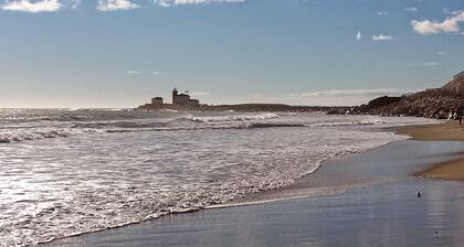 Cozy summer cottage, short walk to beach and historic Watch Hill village