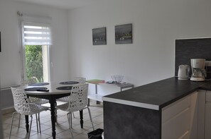 Dining - Le Conquet - near village, beaches and shops (Le Conquet)