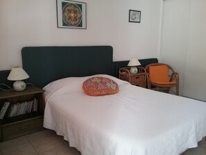 4 bedrooms, iron/ironing board, travel crib, free WiFi