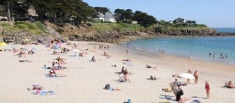 Villa en Ile Grande, en la costa de granito rosa con vista al mar.