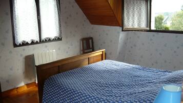 6 bedrooms, iron/ironing board, WiFi, bed sheets