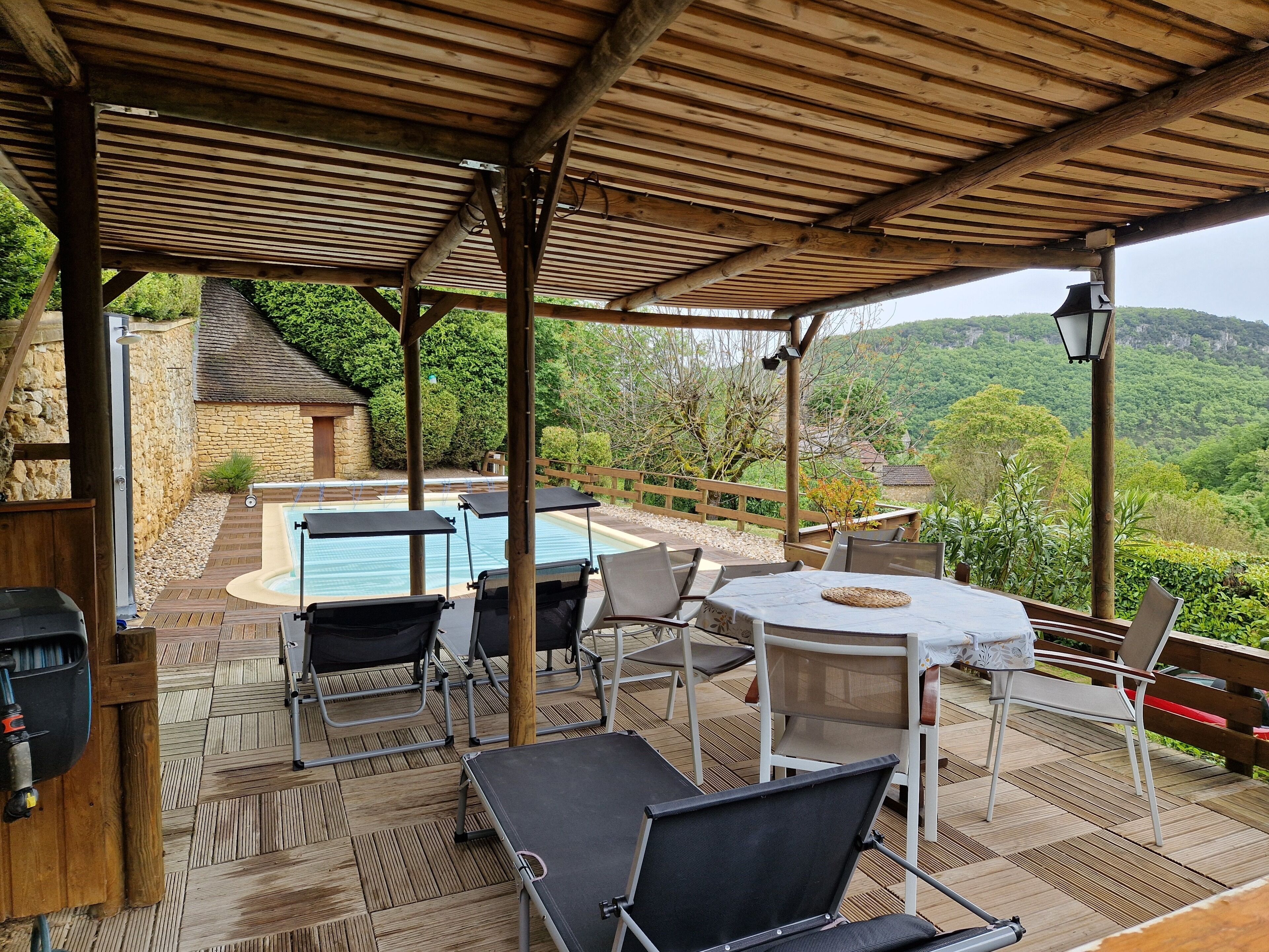 屋外ダイニングエリア