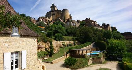MAISON PÉRIGOURDINE EN PIERRE SANS VIE-Á-VIS DE TOUT REGARD.AVEC PISCINE PRIVÉE.