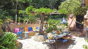 Outdoor dining - Old charming house with swimming pool (Gassin)