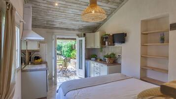 Iron/ironing board, travel cot, WiFi, bed sheets