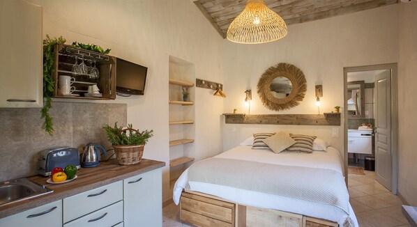Iron/ironing board, travel cot, WiFi, bed sheets - Quiet mini-villa "Dracena" with its pretty garden - 2 people (Calvi)
