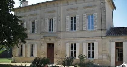 Bed and Breakfast sydämessä viinin omaisuuden puisseguin- Gironde