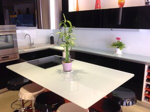 Fridge, oven, stovetop, dishwasher - House for rent gulf of St Tropez 2 bedrooms in residence with swimming pool tennis (Gassin)