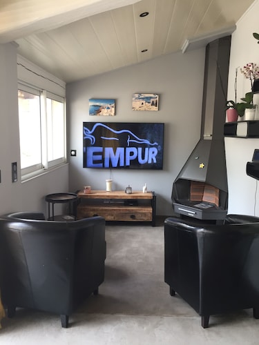 House for rent gulf of St Tropez 2 bedrooms in residence with swimming pool tennis