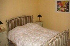 4 soverom, skrivebord, lydisolert og strykejern/-brett