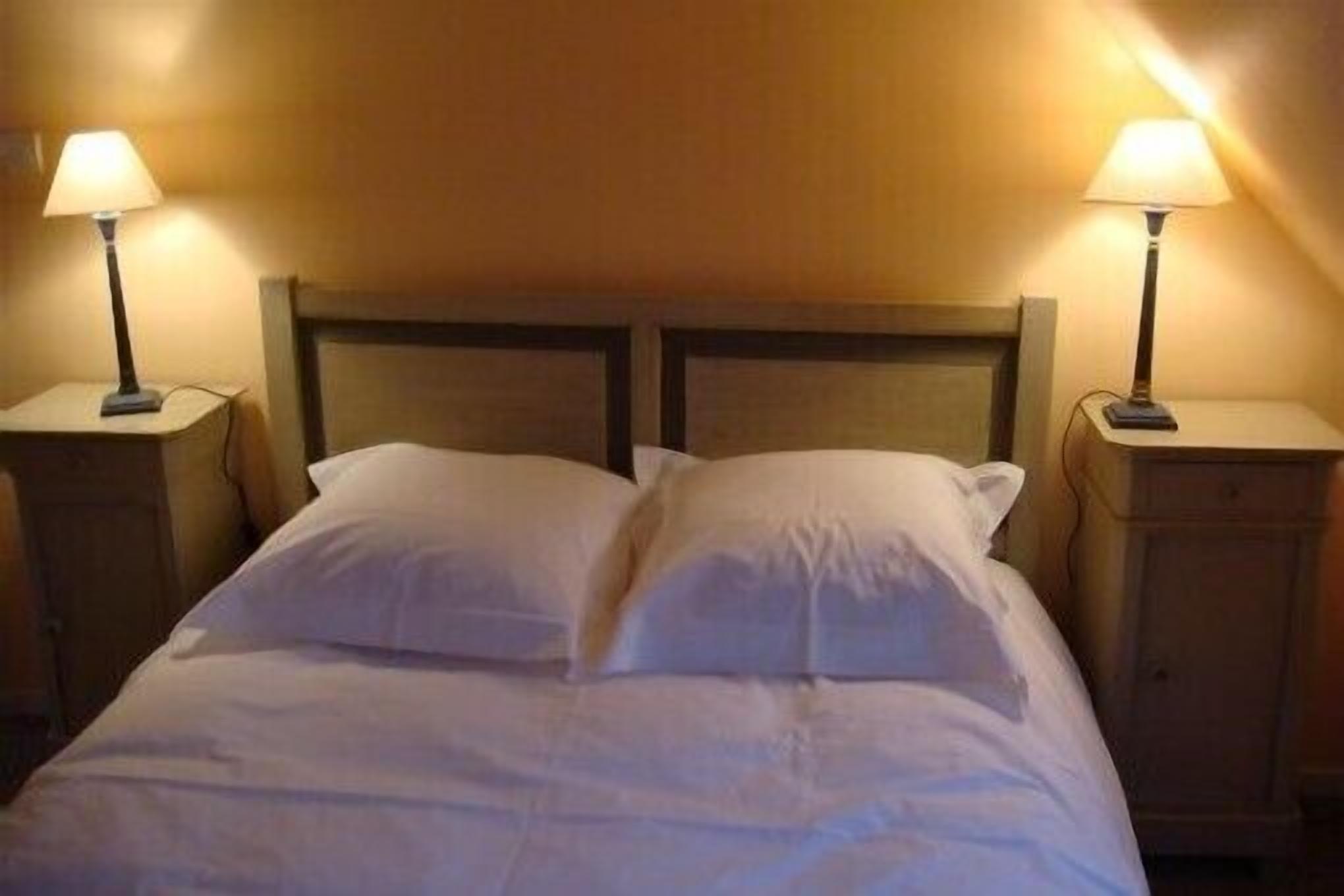 4 間睡房、書桌、隔音、熨斗/熨衫板