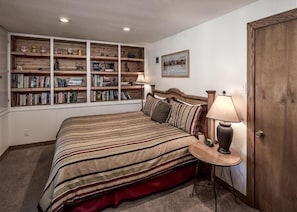 5 bedrooms, free WiFi, bed sheets - Amazing Place, big, bold, beautiful with easy level access and paved parking (Ruidoso)
