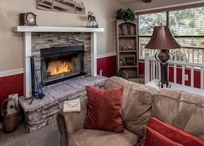 TV, fireplace - Amazing Place, big, bold, beautiful with easy level access and paved parking (Ruidoso)