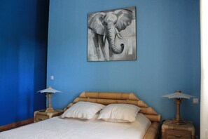 3 chambres, fer et planche à repasser, Wi-Fi, draps fournis