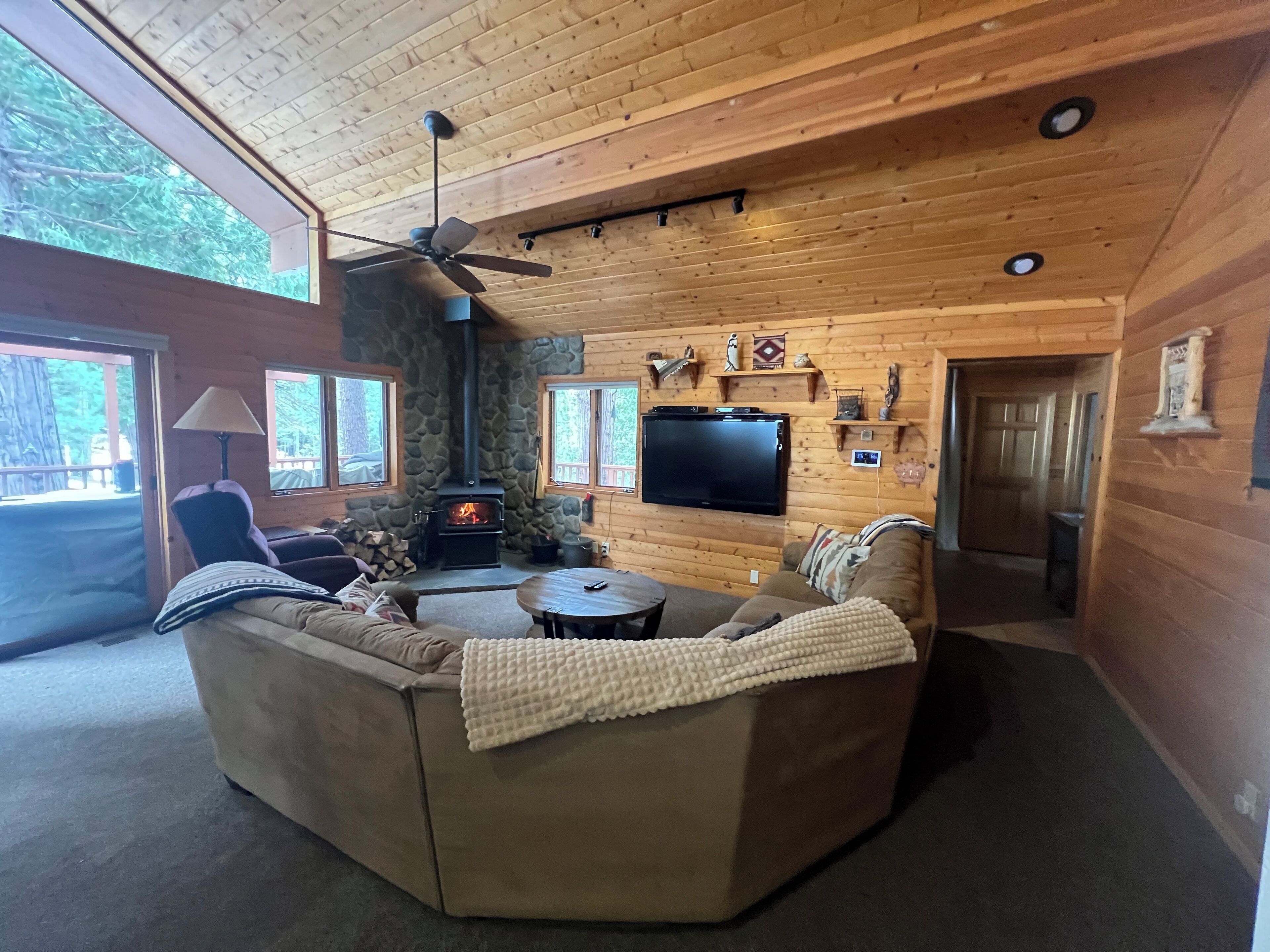 Smart-TV, peis, videospill og DVD-spiller