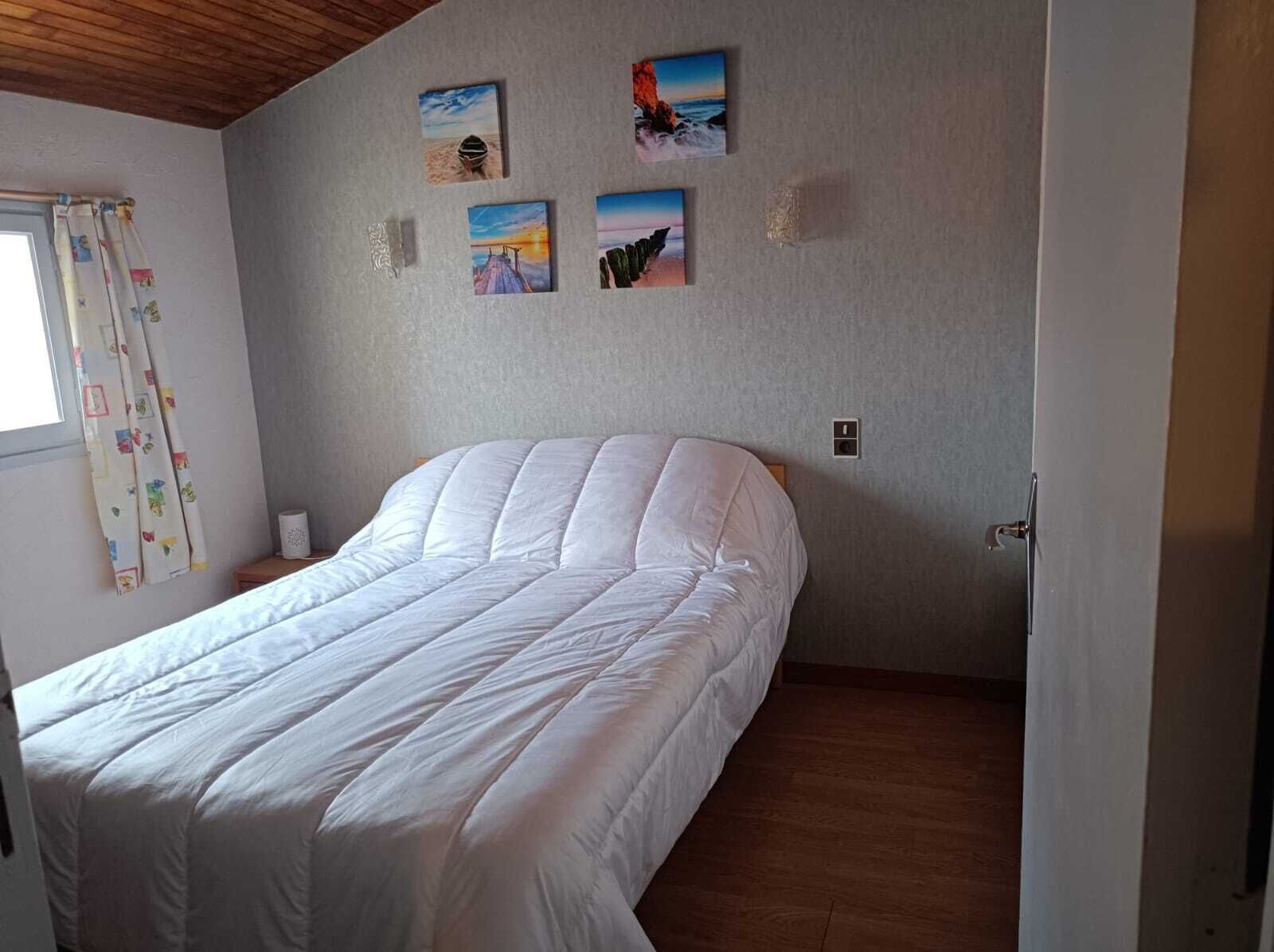 4 bedrooms, iron/ironing board, travel crib