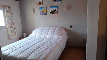 4 bedrooms, iron/ironing board, travel crib