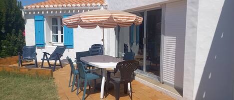 تناول الطعام بالخارج