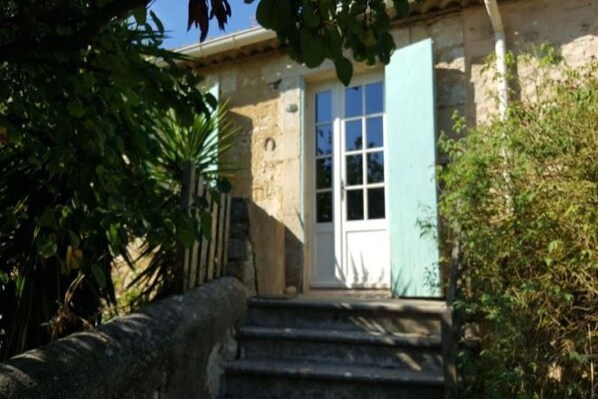 Exterior detail - Independent MAS in the middle of vineyards in St Pons de Mauchiens, 10 km from Pézenas (Saint-Pons-De-Mauchiens)