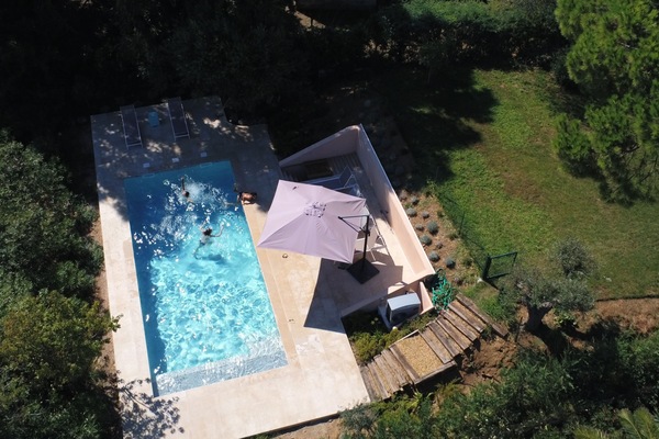 La piscine vue de dessus