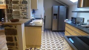 KylskÄp, mikrovÄgsugn, ugn och spishÀll