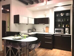Fridge, microwave, oven, stovetop - Charming studio Ile Saint Louis PARIS 4 ° ° - Paris (Paris)