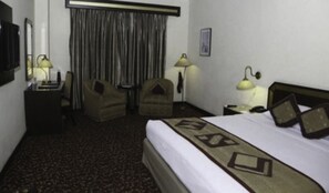 ميني بار وملاءات أسرّة