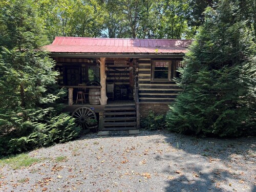 Very Private Rustic Log Cabin - Nashville Tennessee